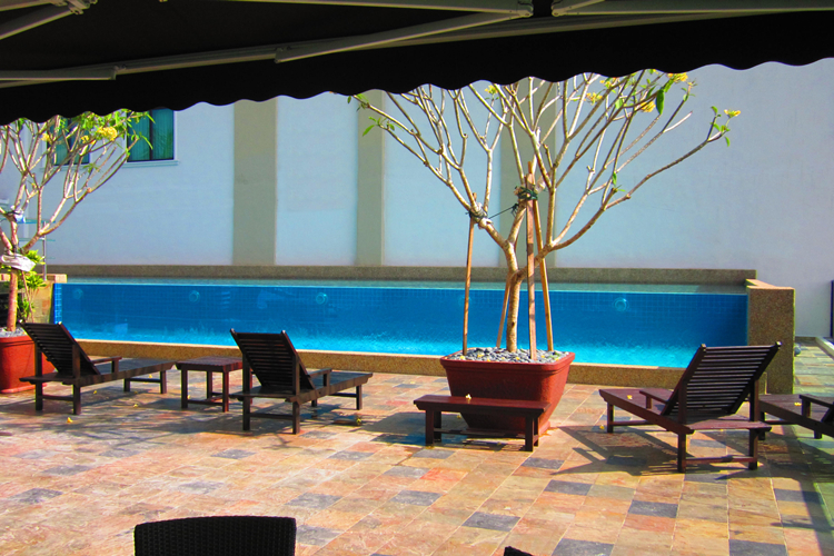 亞克力游泳池_透明/空中/無邊泳池_別墅亞克力泳池設(shè)計(jì)生產(chǎn)廠家_瑞地格樂