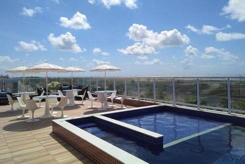 空中泳池和屋頂泳池建設(shè)注意事項(xiàng),瑞地格樂(lè)亞克力游泳池