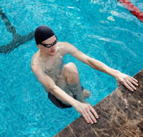 為什么恒溫游泳池水的溫度不能調高點?瑞地格樂亞克力游泳池