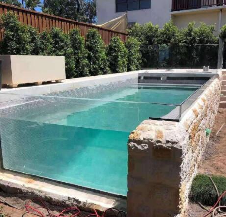 亞克力制品生產過程中要注意的問題,瑞地格樂亞克力游泳池