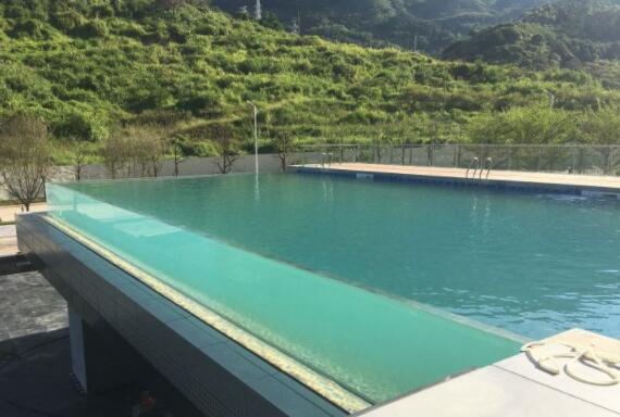 亞克力抗碎裂性能較好,是游泳理想材料,瑞地格樂亞克力游泳池