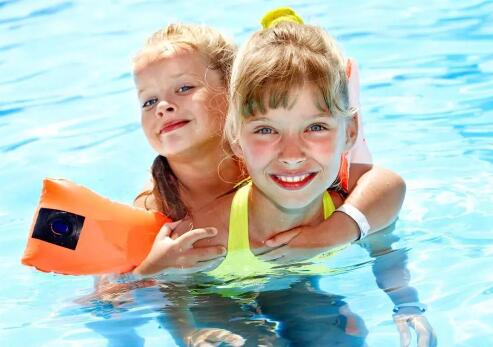 瑞地格樂介紹兒童游泳的好處,瑞地格樂亞克力游泳池