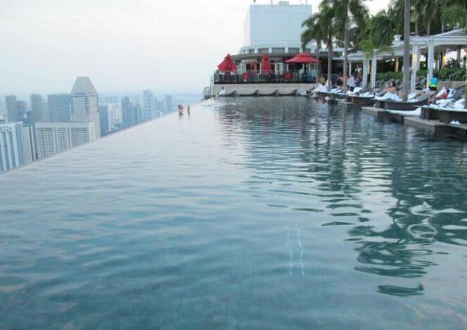 無邊游泳池四,瑞地格樂亞克力游泳池