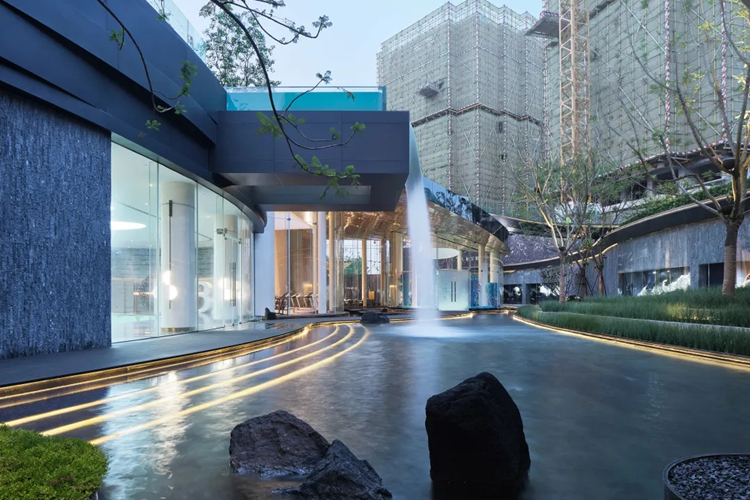 瑞地格樂：懸空透明亞克力游泳池-萬科星耀天府案例 